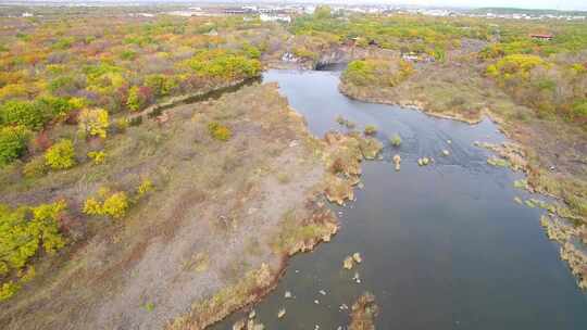 航拍黑龙江省牡丹江市镜泊湖吊水楼瀑布秋景