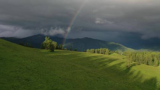 新疆喀纳斯的彩虹