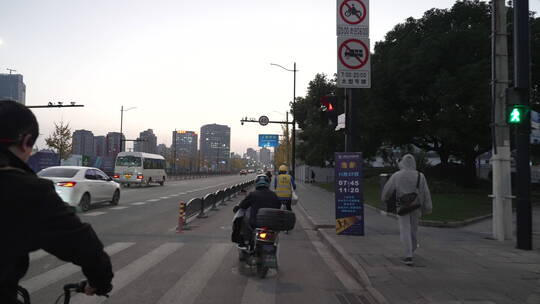 上海非机动车道扫街风光