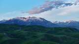 新疆伊犁唐布拉百里画廊草原森林雪山日出高清在线视频素材下载