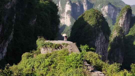 湘西天问台游客航拍