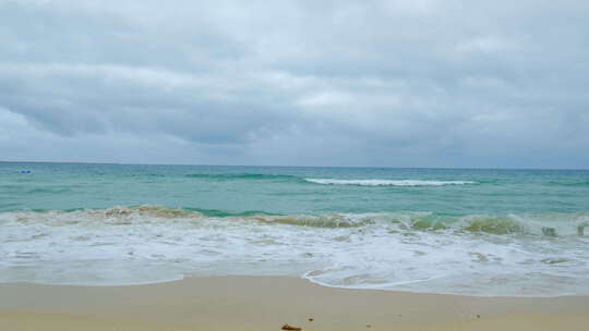 大海沙滩 波涛汹涌的海浪 海边 浪花