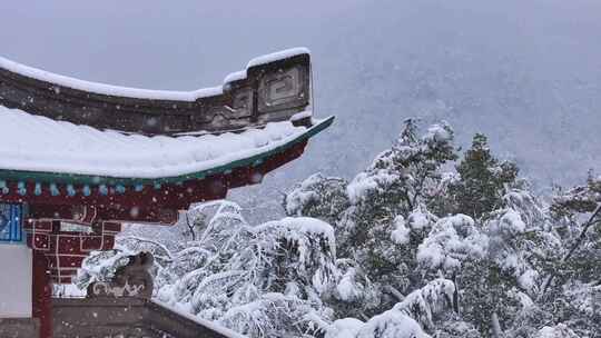 古建筑屋檐雪景拍摄