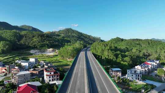 高速公路航拍道路车流大气公路风景自然风光