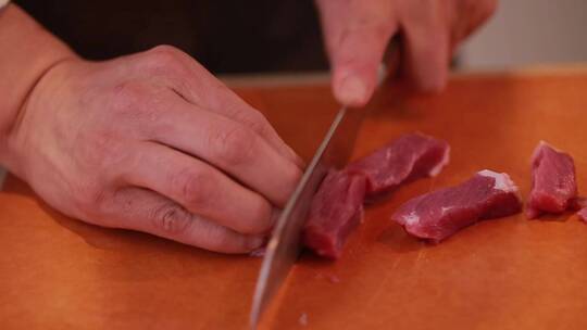 【镜头合集】厨师切猪里脊肉切肉条视频素材模板下载
