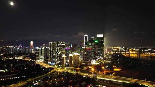 福州夜晚城市道路车辆川流不息的景象