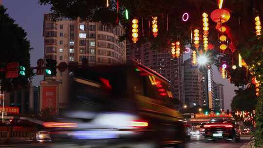 街道路口交通车水马龙慢门快节奏生活