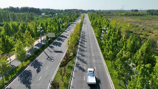 夏季干净的道路