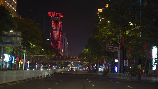 夜晚开车视频晚上驾驶汽车辆行车记录仪视角