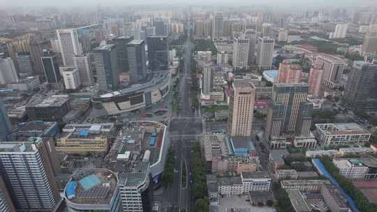 城市清晨空旷安静的城市航拍