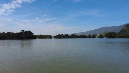 实拍湖面山川七星山风景