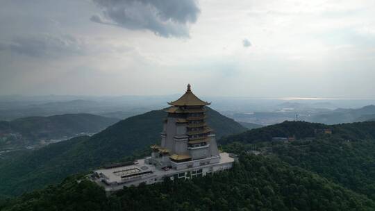 航拍湖北黄石东方山4A景区金顶