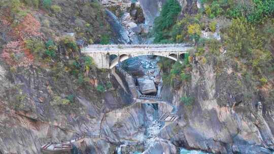 香格里拉虎跳峡金沙江大峡谷