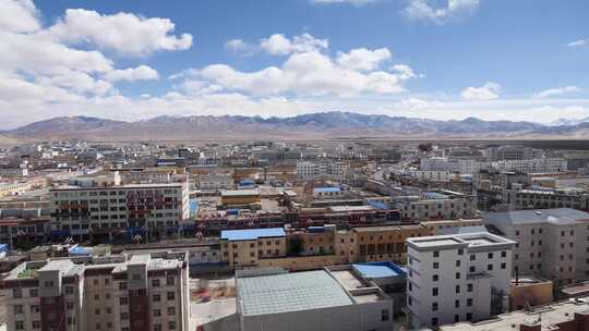 西藏阿里地区狮泉河镇城市大景色