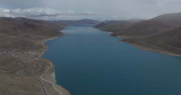 西藏日喀则羊卓雍措圣湖神湖蓝色高空航拍