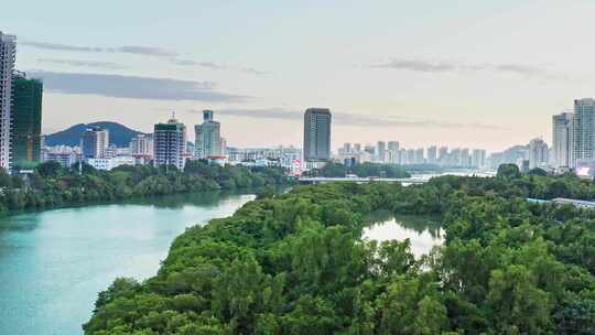 海南三亚城市河景风光