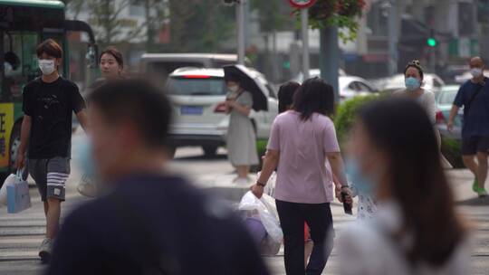 城市人流车流 过马路 脚步视频素材模板下载