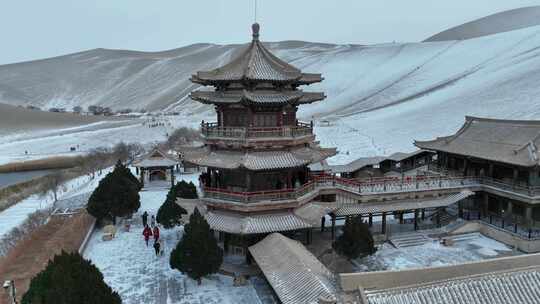 敦煌鸣沙山月牙泉美景