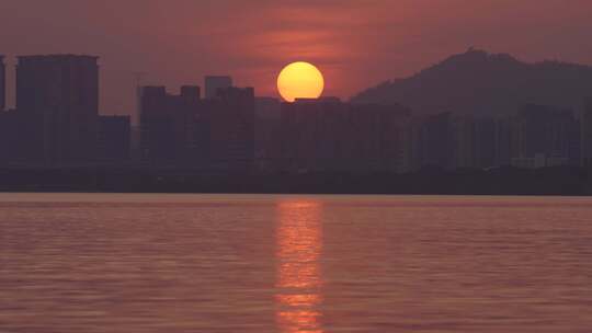 唯美浪漫海面水面日出日落波光粼粼