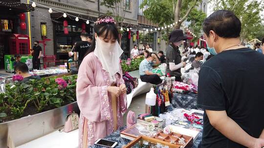 济南夏季街头文化市集，街头演出