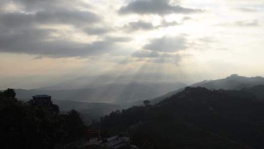 尼泊尔南摩布达创古寺清晨风景