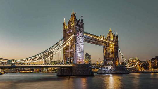 英国伦敦塔桥日转夜延时