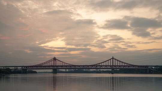 夕阳下的东莞东江大桥景观延时