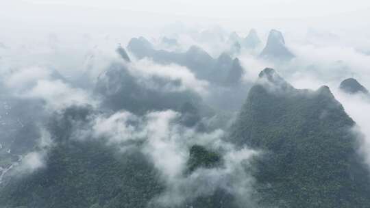 航拍广西桂林烟雨漓江水墨画