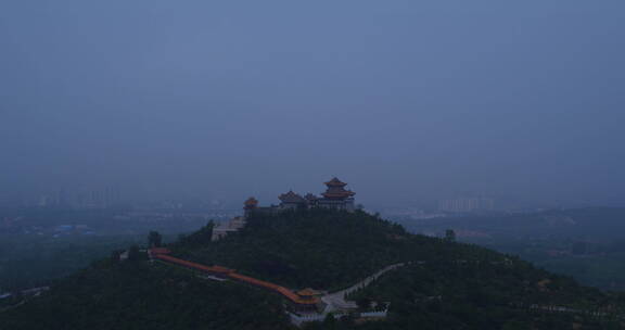 旅游景区 航拍廉颇庙右侧到庙门 城市背景