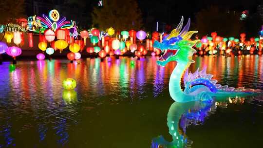 水面龙形花灯夜景