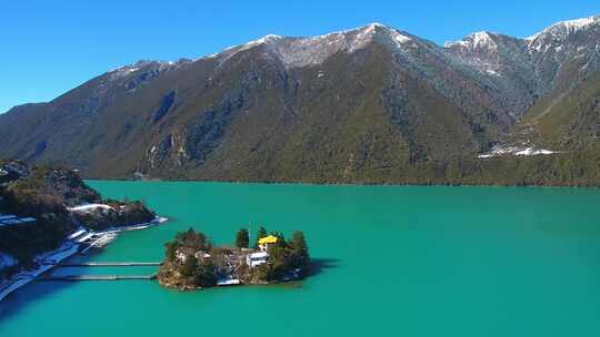 航拍西藏林芝巴松措景区雪山森林湖泊风光