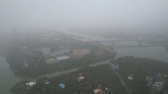 雨雾中的广东东江流域航拍