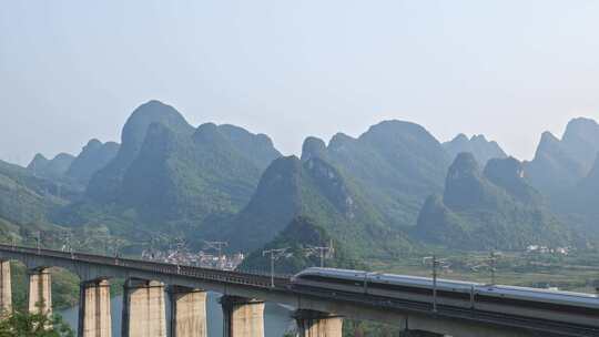 高铁动车和谐号复兴号列车行驶在山区