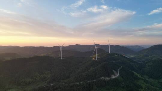 航拍 高山 风车 日落 晚霞 夕阳