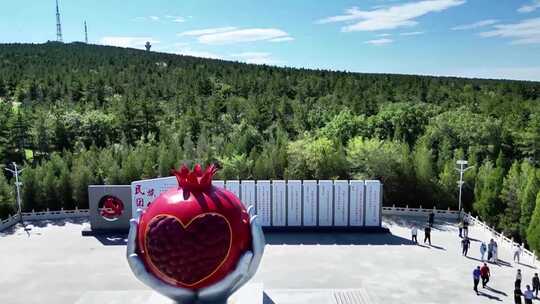 民族团结主题石榴雕塑