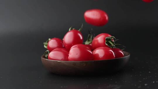 慢镜头拍摄落到碗里洗净有机新鲜爆浆小番茄