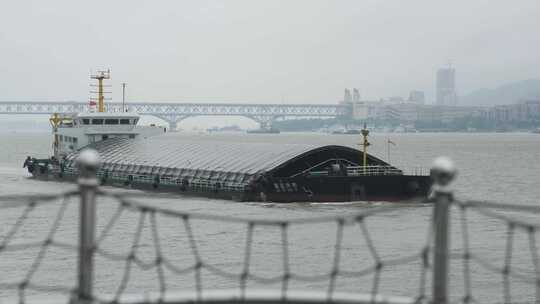 长江上的船只和通勤渡轮视频素材模板下载
