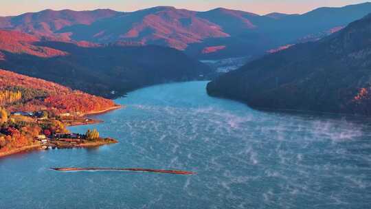 辽宁桓仁五女山桓龙湖秋天风景