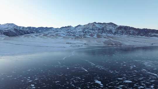 航拍冬季新疆赛里木湖雪山冰湖蓝冰日照金山