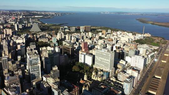 巴西阿雷格里港。巴西城市天际线地标。市中心的建筑