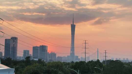 开车行驶在广州道路车流交通城市车窗外风景