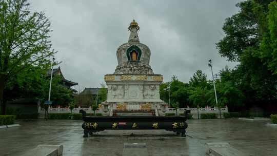 佛塔护国永光寺沈阳东塔香炉下雨天乌云翻滚