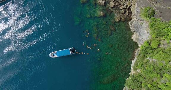 泰国旅游视频泰国普吉岛蓝色海水浮潜游客