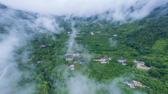 晕染山村