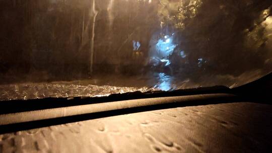 雨夜静态拍摄