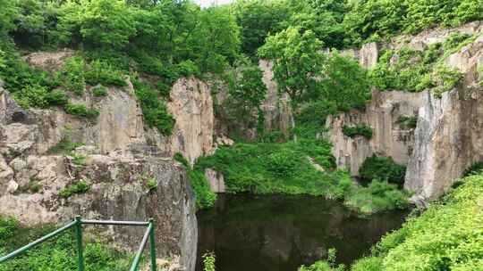 航拍山中池塘视频素材模板下载