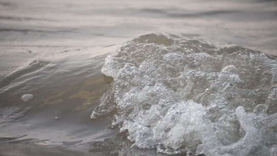 河流 流水 水面 奔流 江河 波涛 波浪翻滚