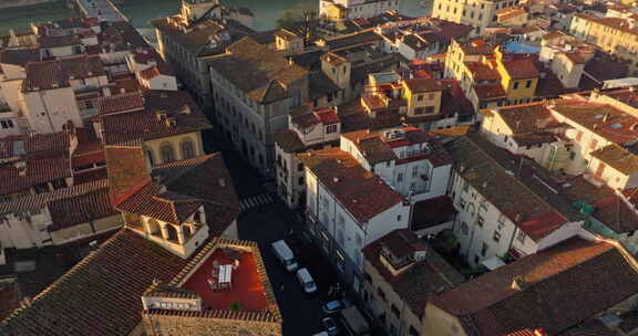 佛罗伦萨历史旅游中心和迷人建筑的空中之旅