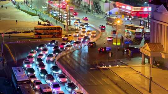 武汉沿江大道江滩道路夜晚车流繁华景象