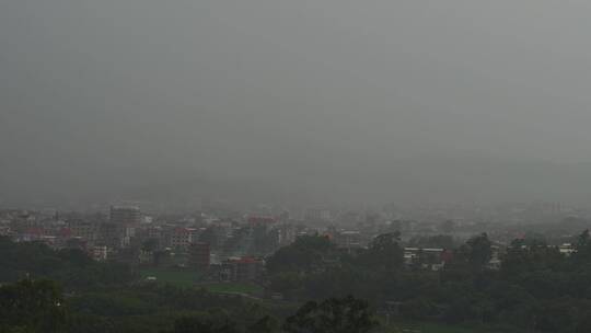 小镇阴天乡村雨天阴天农村下雨天阴雨天乌云